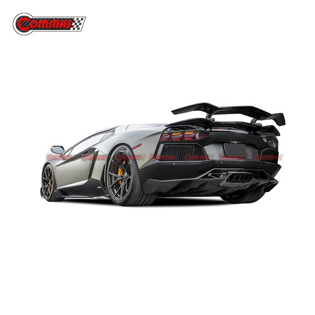 Lábio difusor traseiro de fibra de carbono estilo Vorsteiner para Lamborghini Aventador LP700
