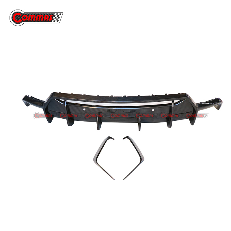 L&aacute;bio difusor traseiro de fibra de carbono Lamborghini URUS